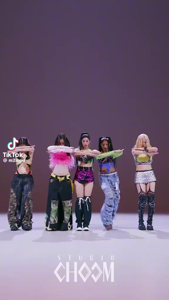 pinky up (katseye alarm) 